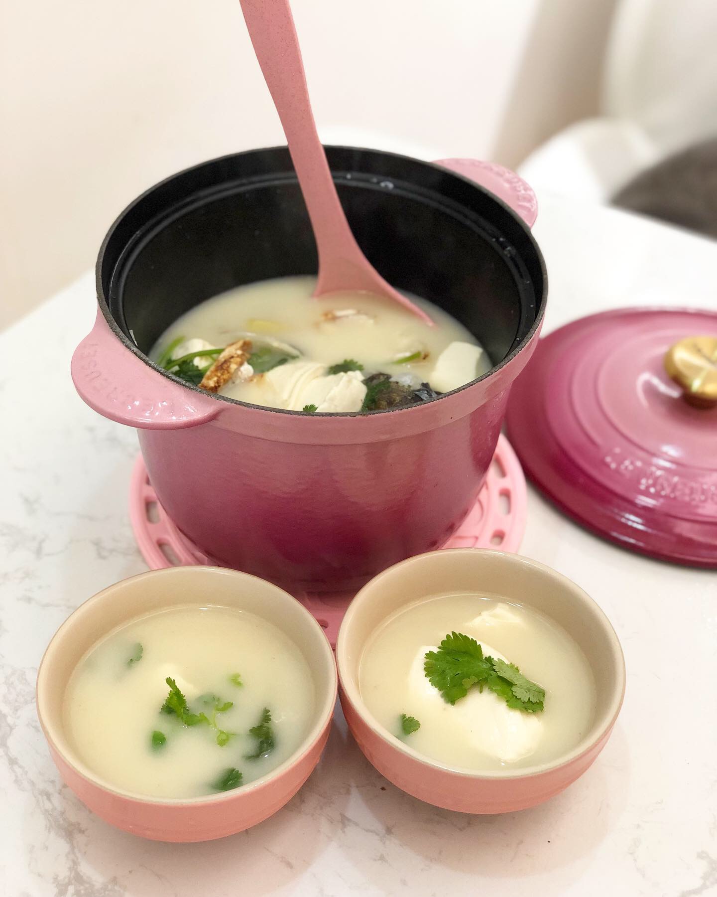 莞茜魚頭豆腐湯