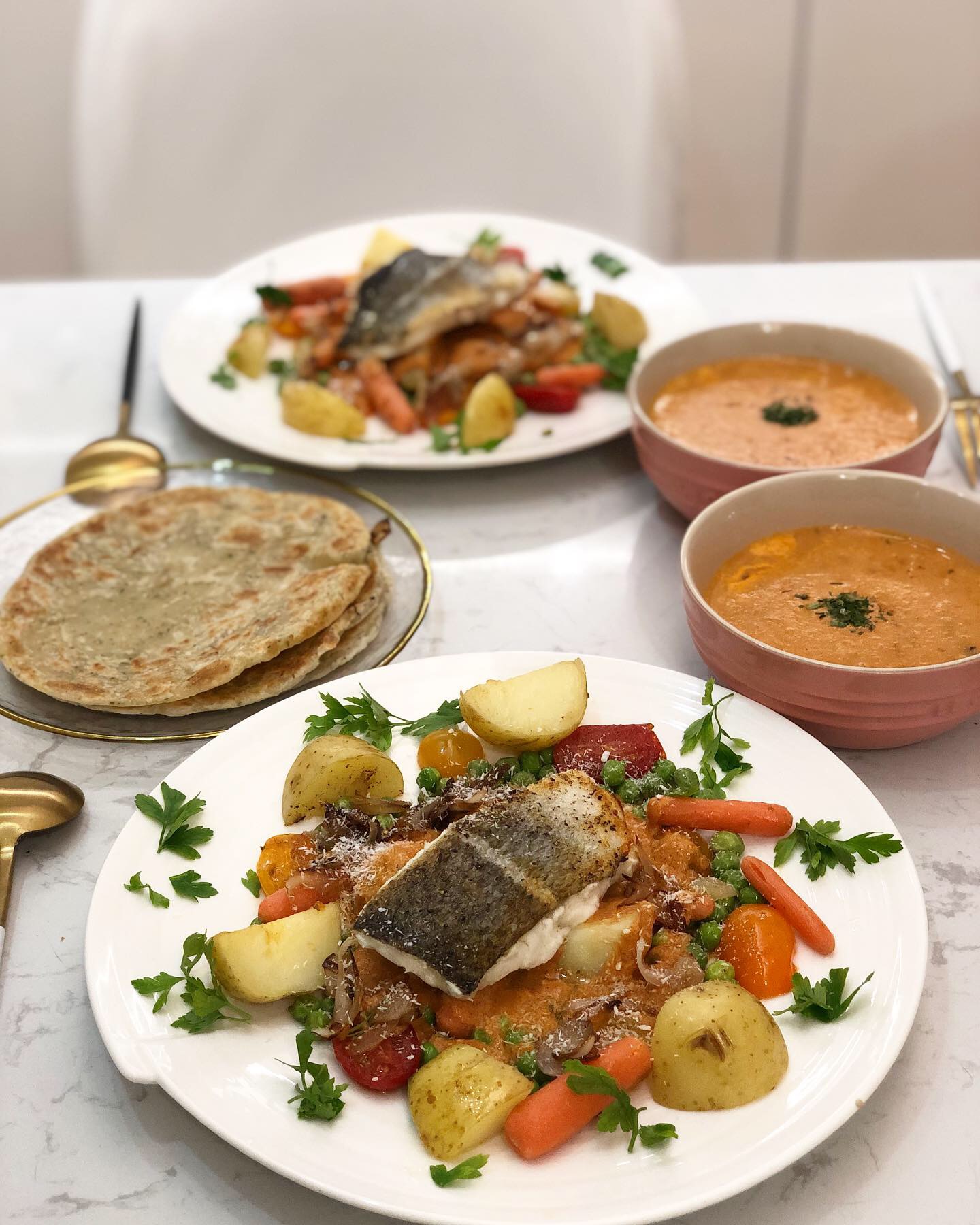 香煎鱈魚配红咖喱汁