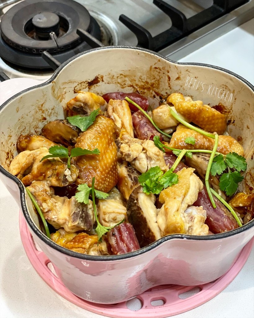 臘腸滑雞冬菇煲仔飯