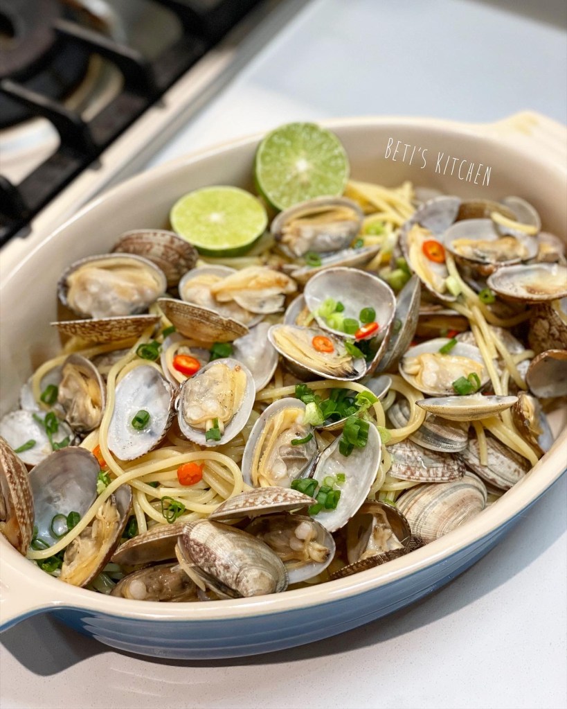 香蒜白酒蜆肉意粉