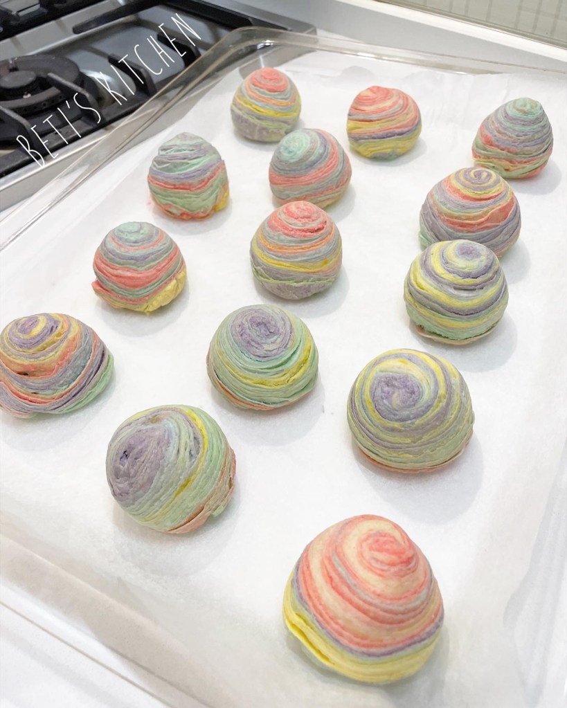 彩虹蛋黃千層酥