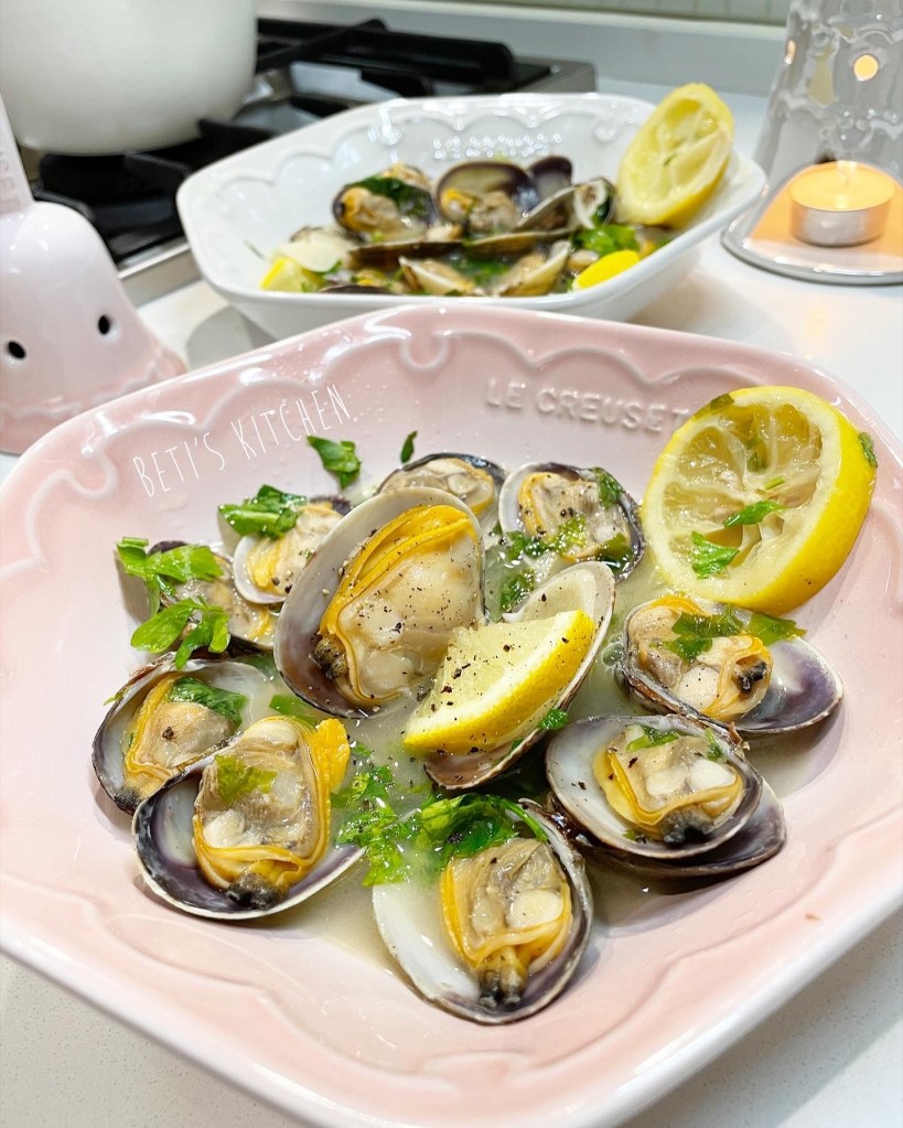 葡式檸檬白酒牛油煮蜆