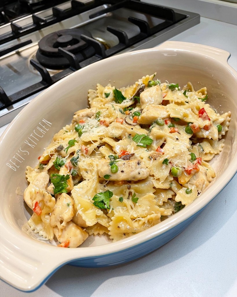 Cheesecake Factory蒜香雞肉蝴蝶粉 