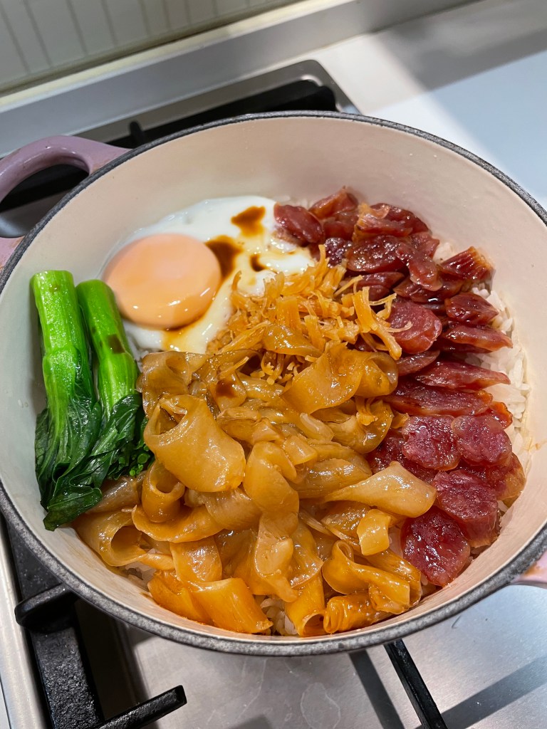 花膠臘腸鮑汁煲仔飯