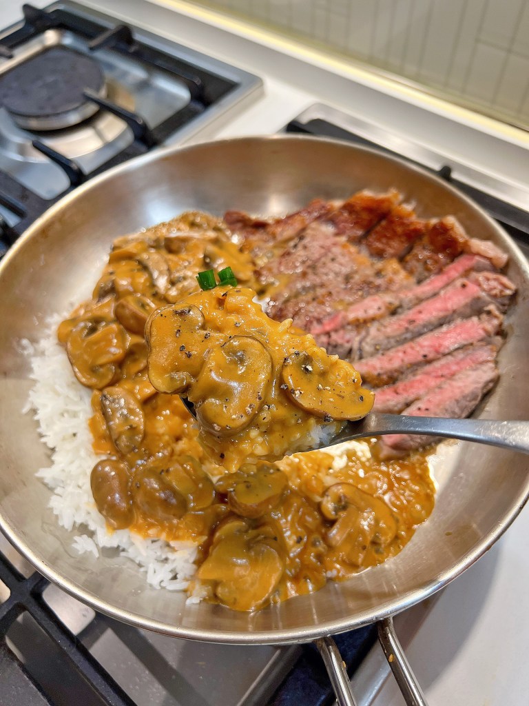 香濃蘑菇汁牛扒飯 
