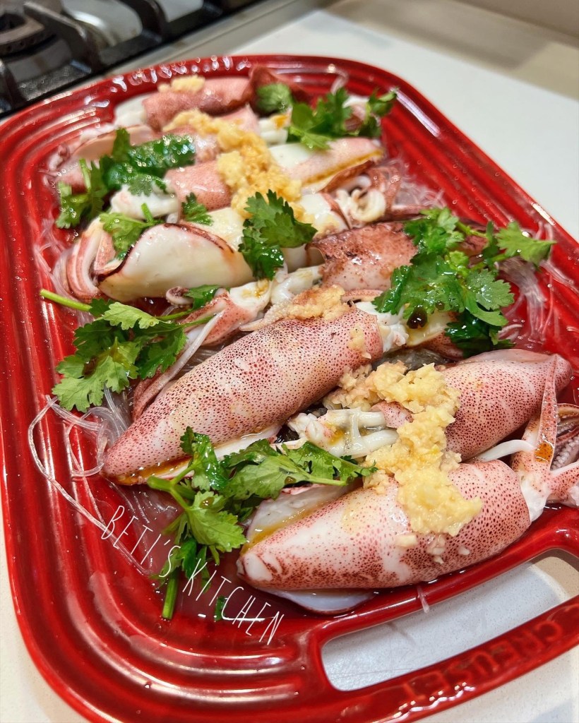 蒜蓉粉絲蒸魷魚仔 