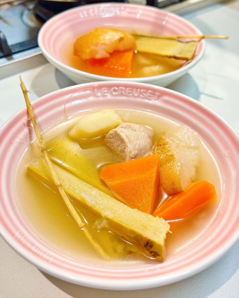 雪梨竹蔗茅根瘦肉湯 